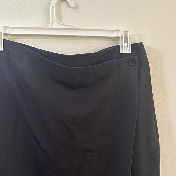 Black Wrap Button Skirt Corporate - Picture 6 of 8